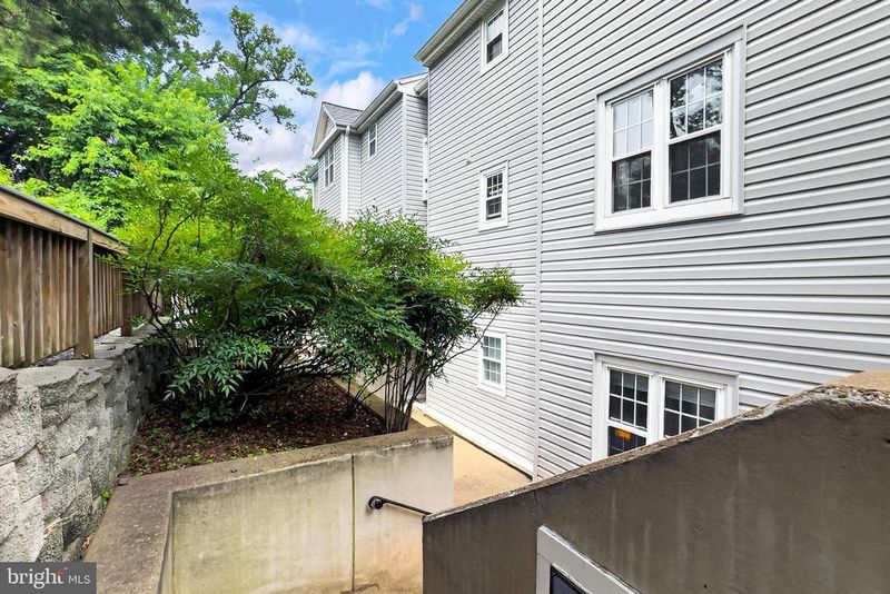 2050 Calvert St N #109, Arlington, VA 22201