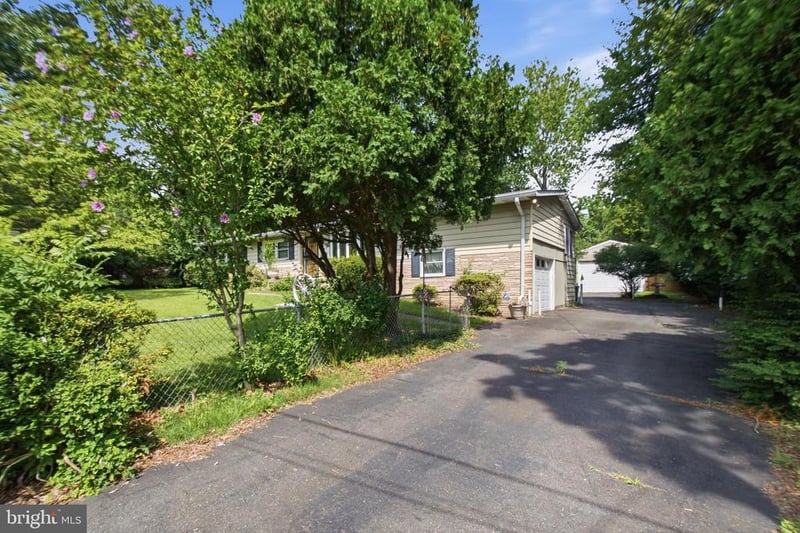 511 Malcolm Rd NW, Vienna, VA 22180