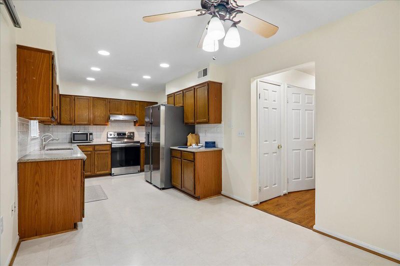 7408 Spring Tree Dr, Springfield, VA 22153