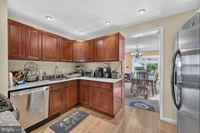 5406 Spring Ln, Hyattsville, MD 20781