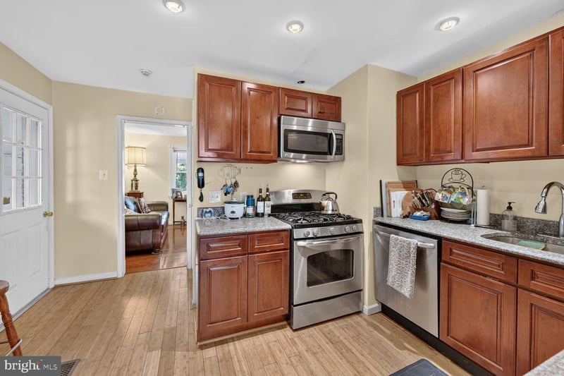 5406 Spring Ln, Hyattsville, MD 20781