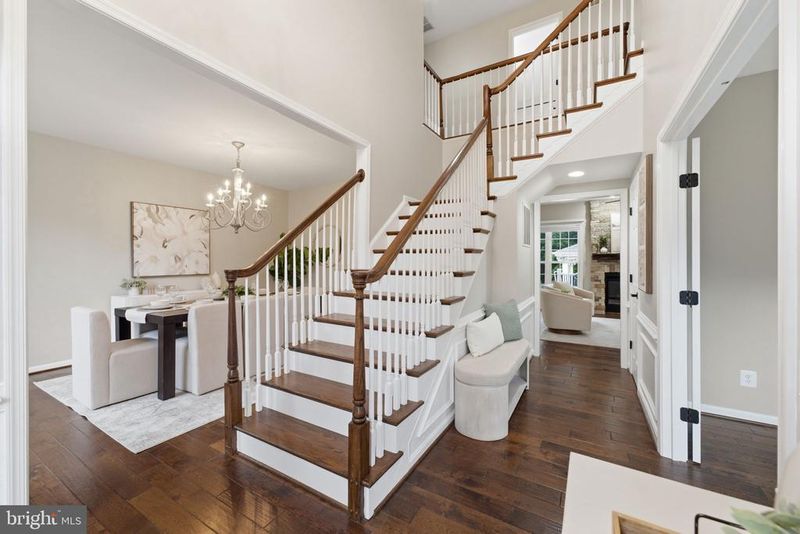 43909 Churchill Glen Dr, Chantilly, VA 20152