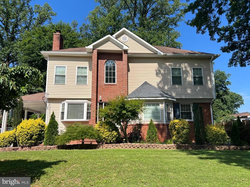 5409 Easton Dr, Springfield, VA 22151