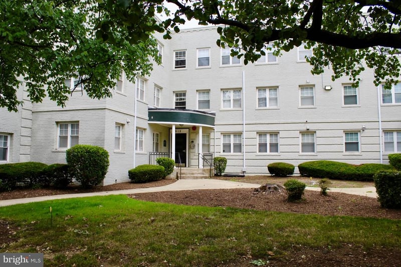 912 Barnaby St SE #302, Washington, DC 20032