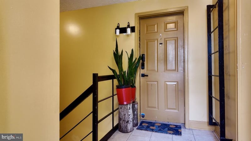 912 Barnaby St SE #302, Washington, DC 20032