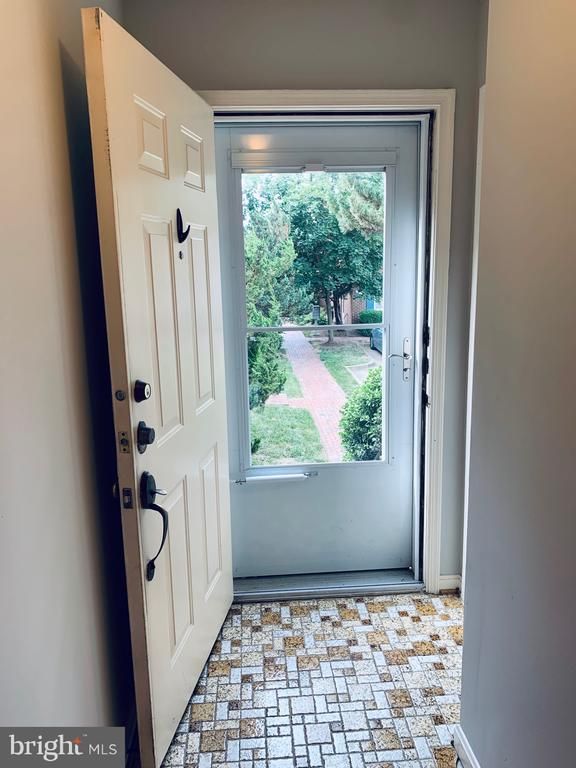 1623 S Barton St #18, Arlington, VA 22204