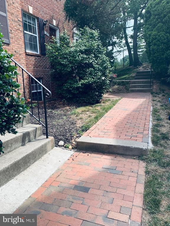 1623 S Barton St #18, Arlington, VA 22204