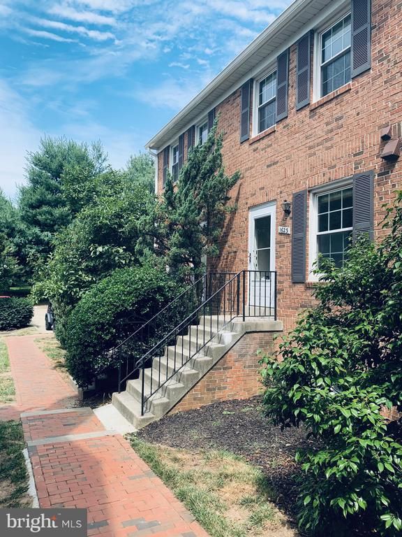 1623 S Barton St #18, Arlington, VA 22204