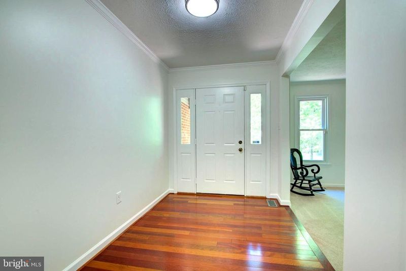 44 Carrollton Rd, Sterling, VA 20165
