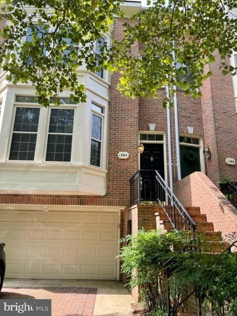 1564 N Colonial Ter, Arlington, VA 22209