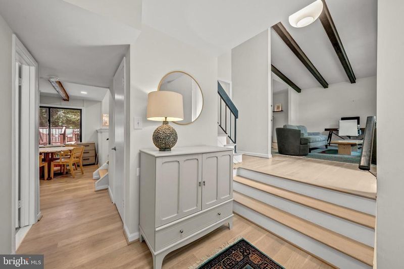 6706 Pine Creek Ct, Mclean, VA 22101