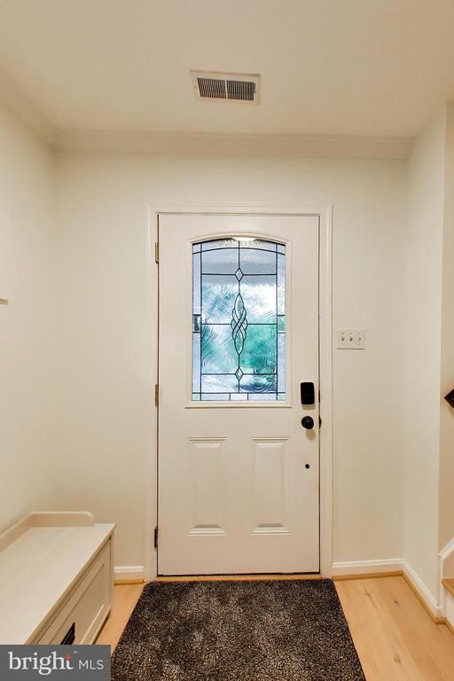 6800 Moon Rock Ct, Alexandria, VA 22306
