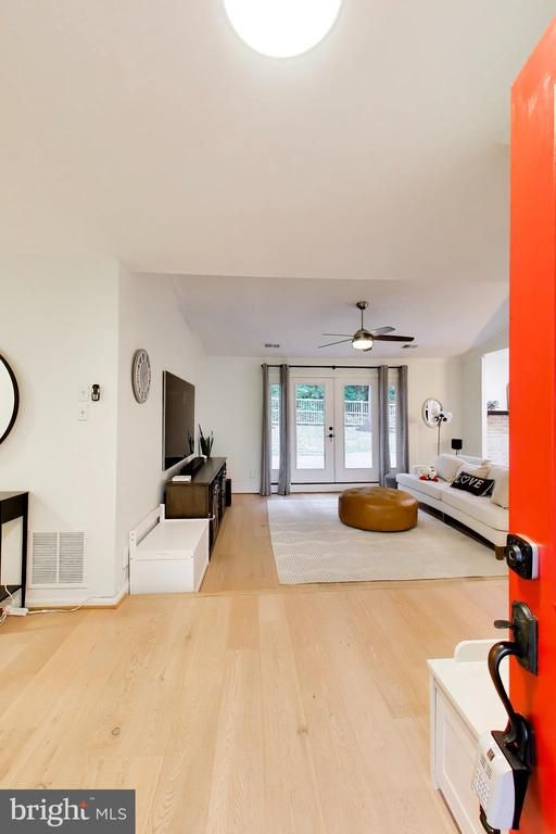 6800 Moon Rock Ct, Alexandria, VA 22306