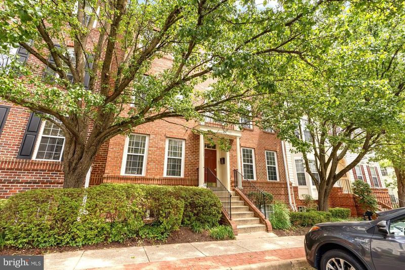 1591 Leeds Castle Dr #201, Vienna, VA 22182