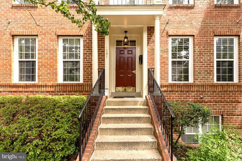 1591 Leeds Castle Dr #201, Vienna, VA 22182