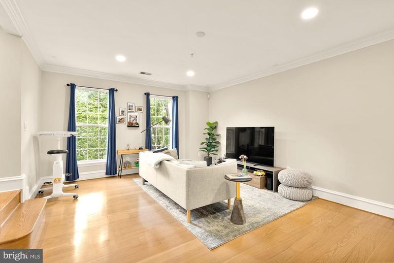 1591 Leeds Castle Dr #201, Vienna, VA 22182