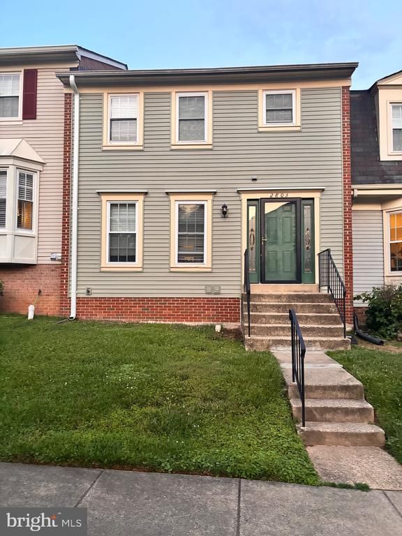 2803 Knollside Ln, Vienna, VA 22180