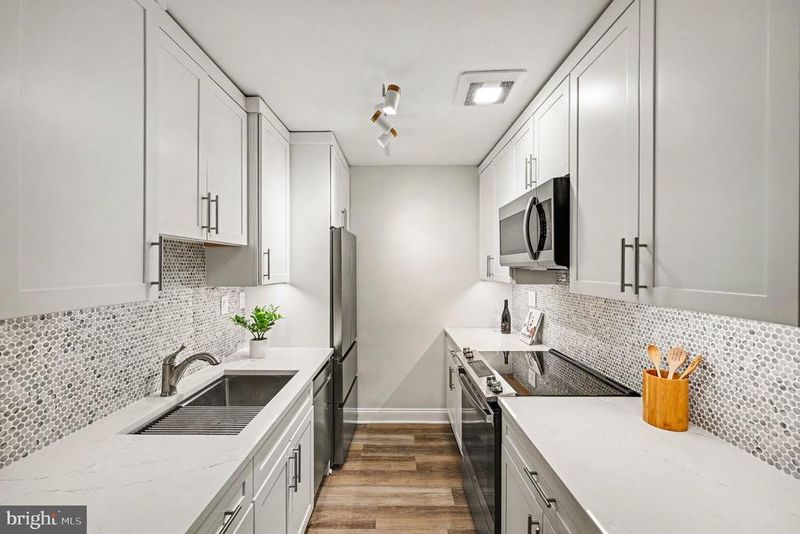 2325 42nd St NW #220, Washington, DC 20007