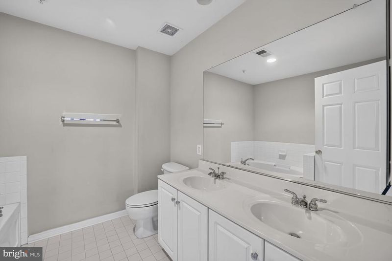 821 Capitol Square Pl SW, Washington, DC 20024