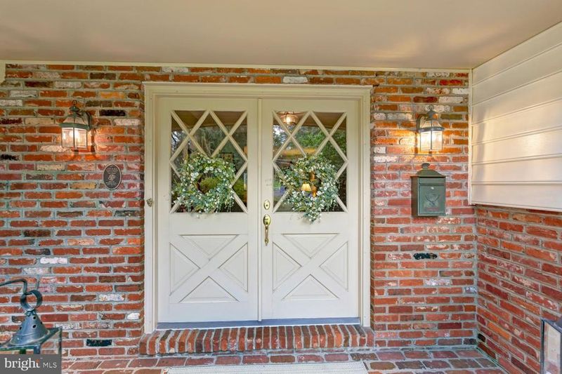 4401 Dolphin Ln, Alexandria, VA 22309