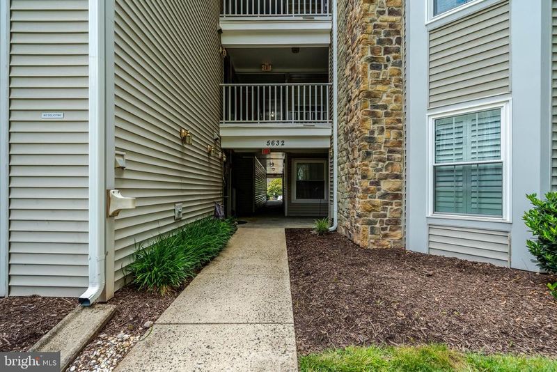 5632 Willoughby Newton Dr #13, Centreville, VA 20120