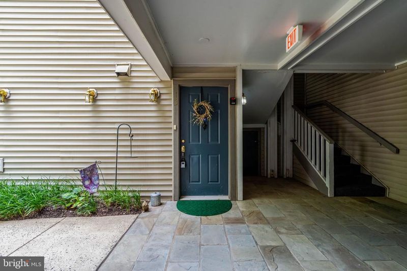5632 Willoughby Newton Dr #13, Centreville, VA 20120