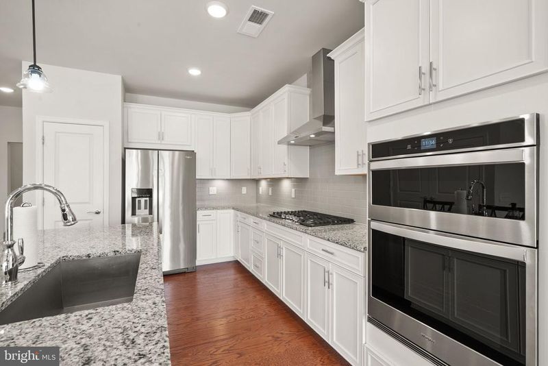 6765 Azalea Garden Ln, Haymarket, VA 20169