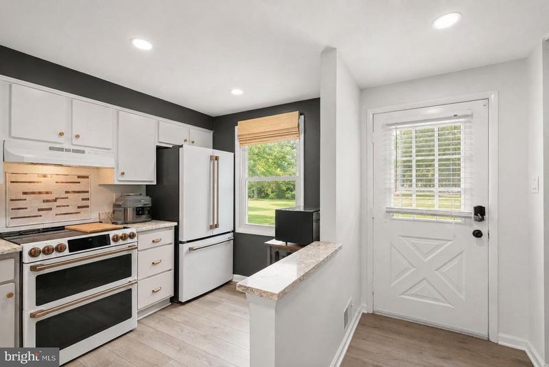 8234 Crestmont Cir, Springfield, VA 22153