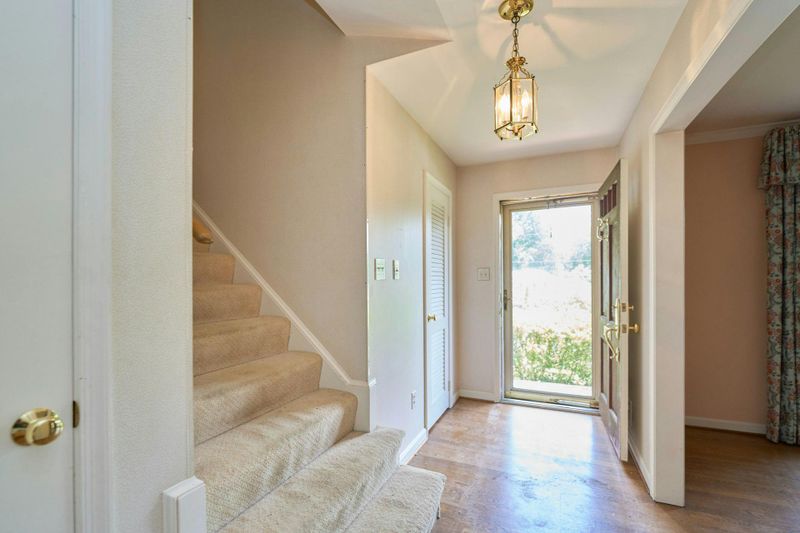 3606 Bent Branch Ct, Falls Church, VA 22041