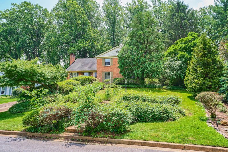 3606 Bent Branch Ct, Falls Church, VA 22041