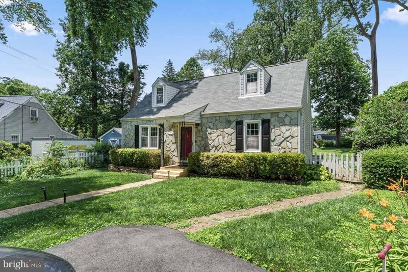 7312 Poplar Ct, Falls Church, VA 22042