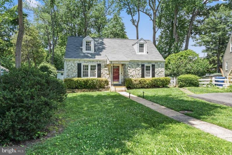 7312 Poplar Ct, Falls Church, VA 22042