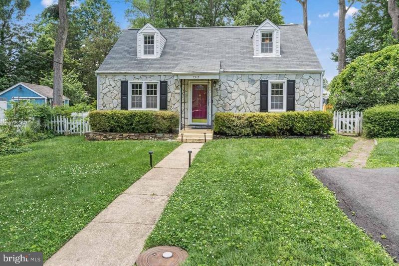 7312 Poplar Ct, Falls Church, VA 22042