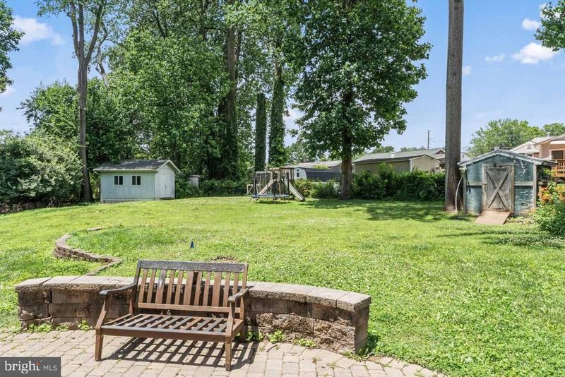 7312 Poplar Ct, Falls Church, VA 22042