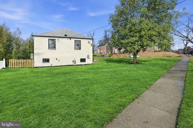 5621 Hawthorne St, Landover, MD 20785