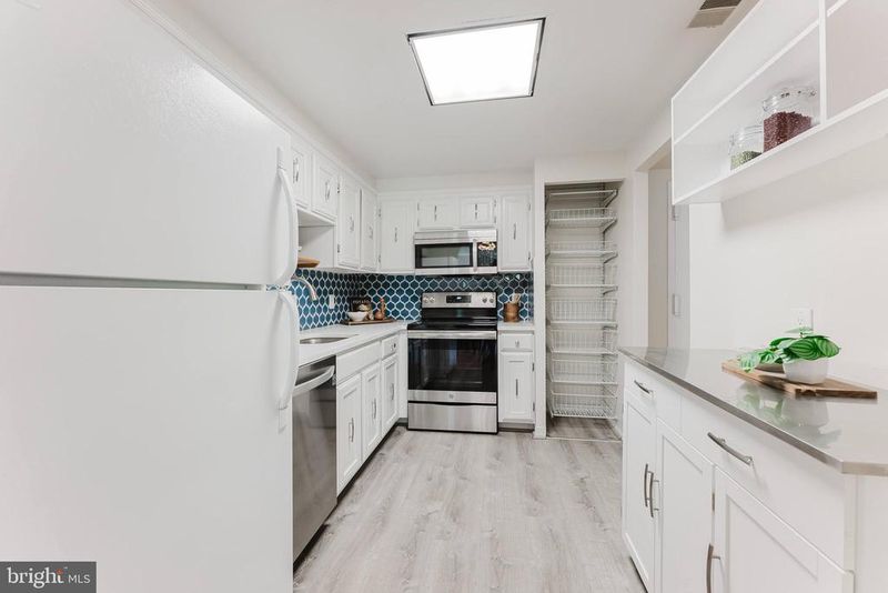 7621 Provincial Dr #312, Mclean, VA 22102