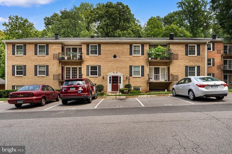3901 Lyndhurst Dr #201, Fairfax, VA 22031