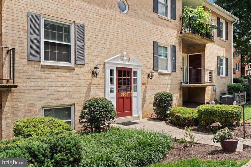 3901 Lyndhurst Dr #201, Fairfax, VA 22031
