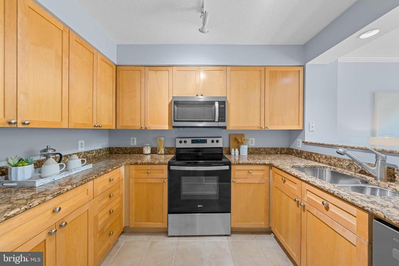 3101 N Hampton Dr #409, Alexandria, VA 22302