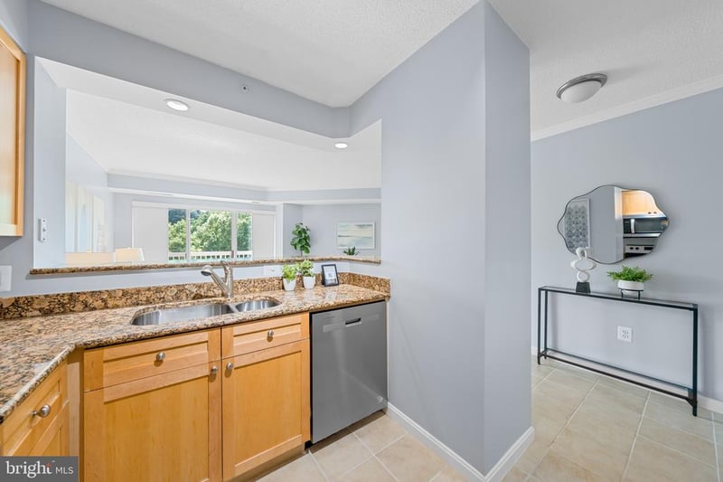 3101 N Hampton Dr #409, Alexandria, VA 22302