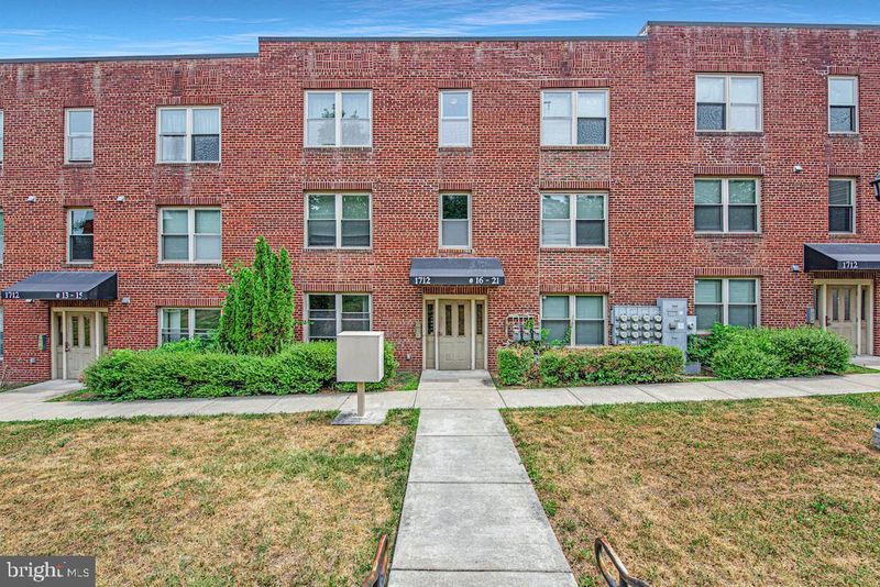 1712 W St SE #17, Washington, DC 20020