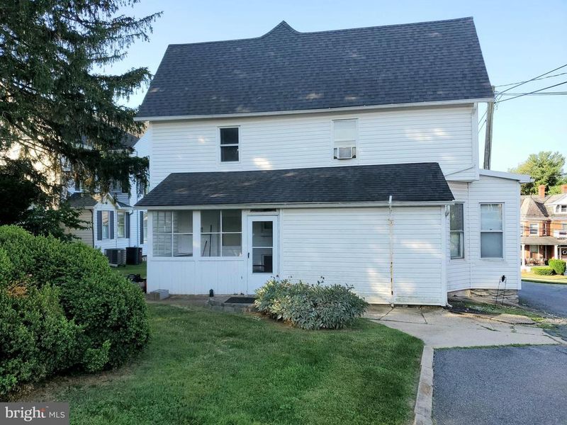 33 E Main St, Middletown, MD 21769