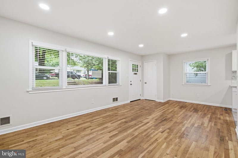 18 Grandin Cir, Rockville, MD 20851