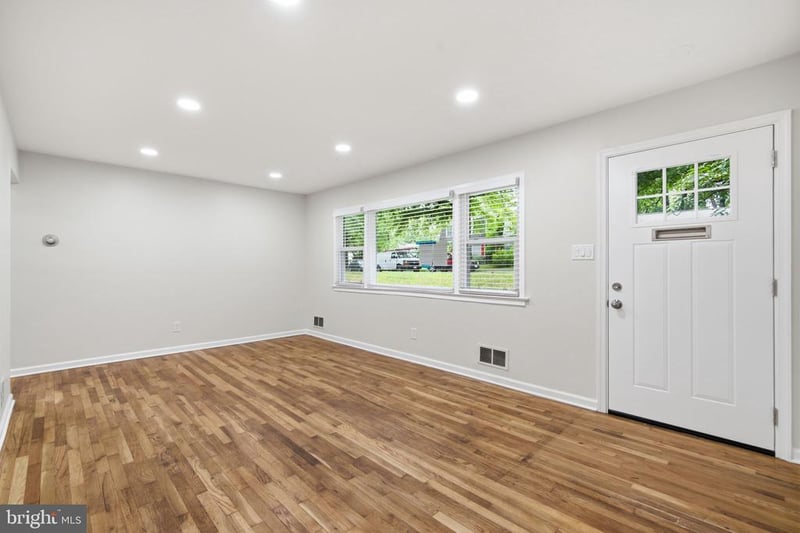 18 Grandin Cir, Rockville, MD 20851