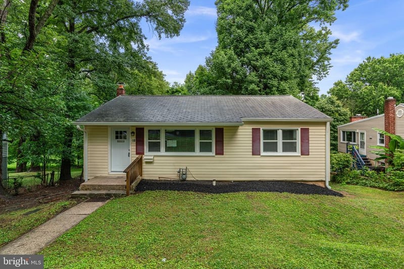 18 Grandin Cir, Rockville, MD 20851