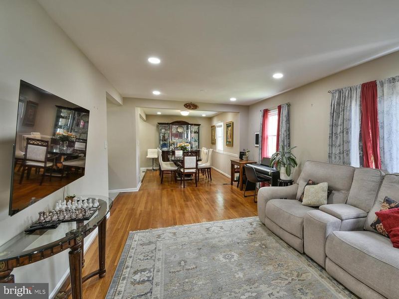 1201 Schindler Dr, Silver Spring, MD 20903