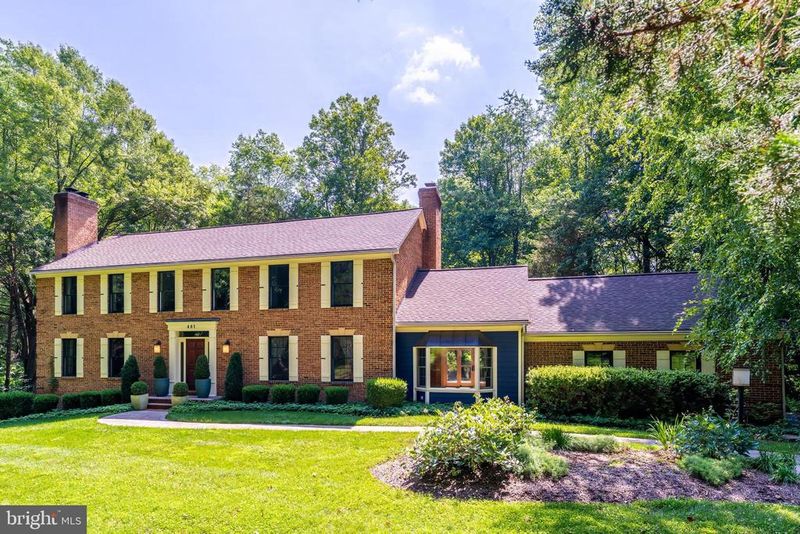 401 Seneca Rd, Great Falls, VA 22066