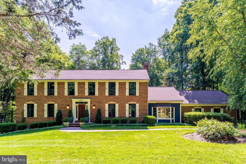 401 Seneca Rd, Great Falls, VA 22066