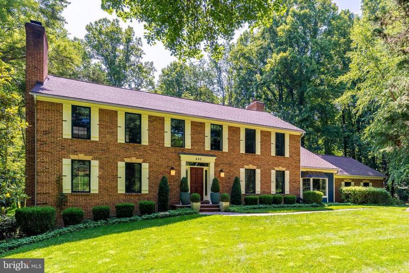 401 Seneca Rd, Great Falls, VA 22066