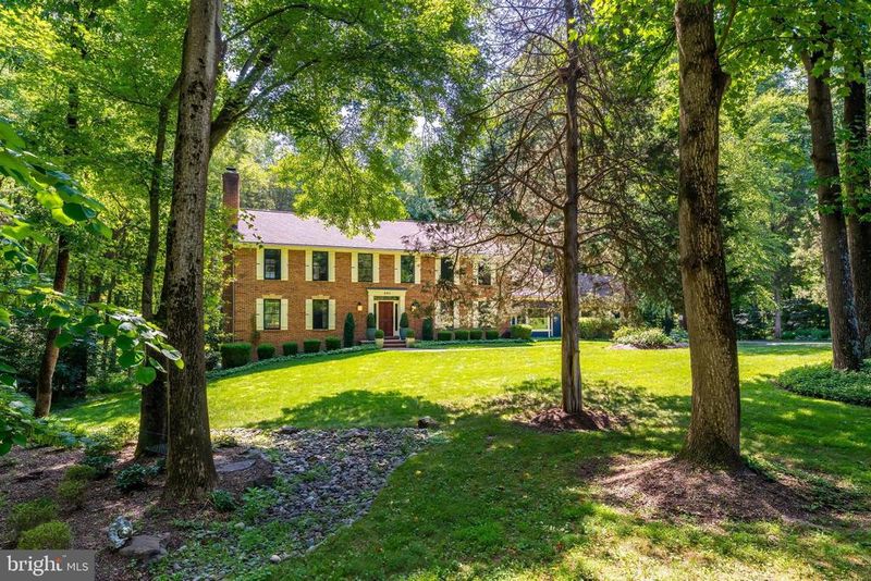 401 Seneca Rd, Great Falls, VA 22066